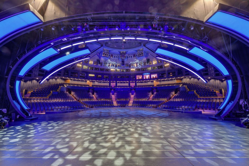 Friedrichstadt-Palast 2015 zur neuen Show "The Wyld"