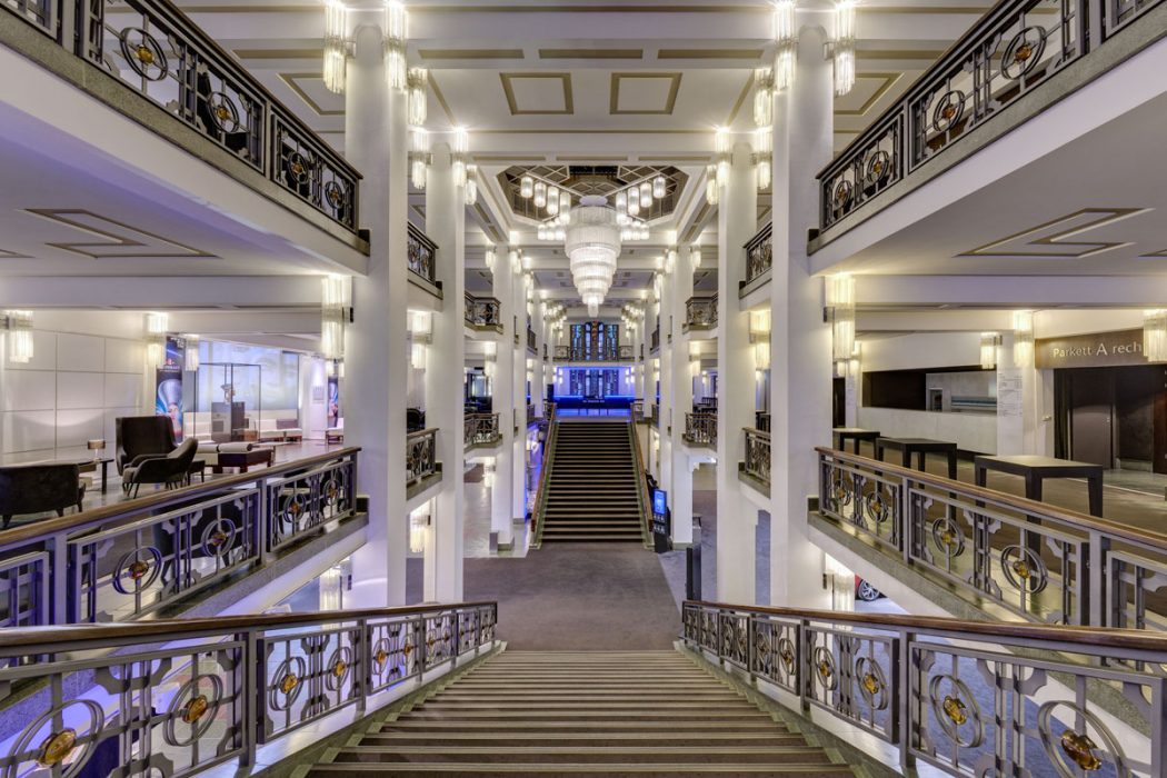 Friedrichstadt-Palast 2015 zur neuen Show "The Wyld"